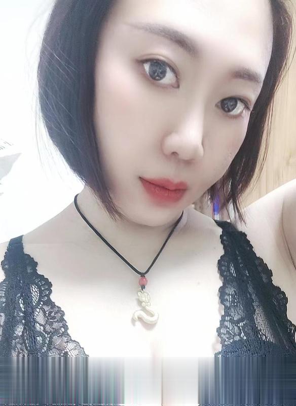 朝阳娇小可爱妹子